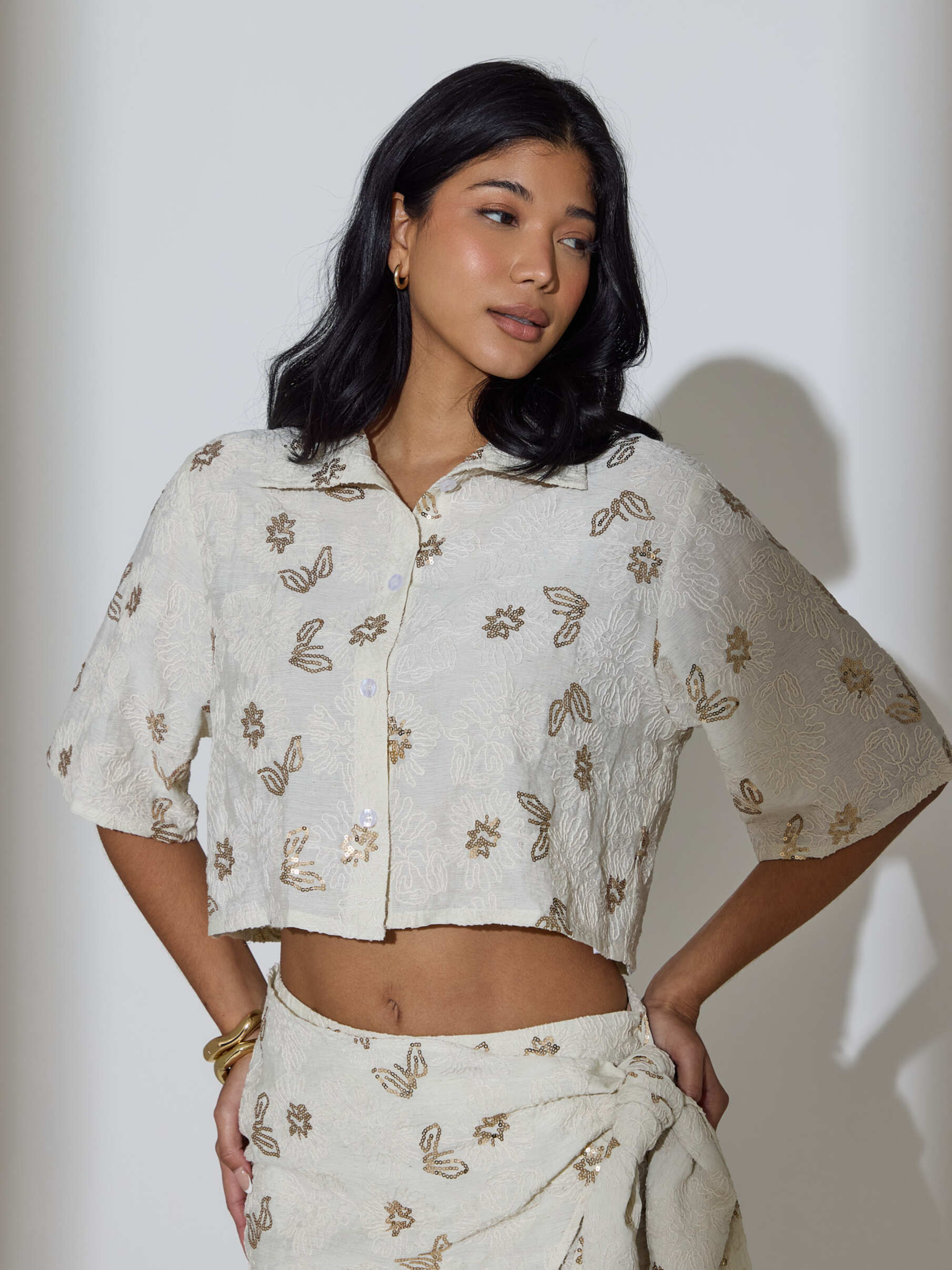 Lily Embroidered Short Sleeve Boxy Shirt in Cream - Image 3
