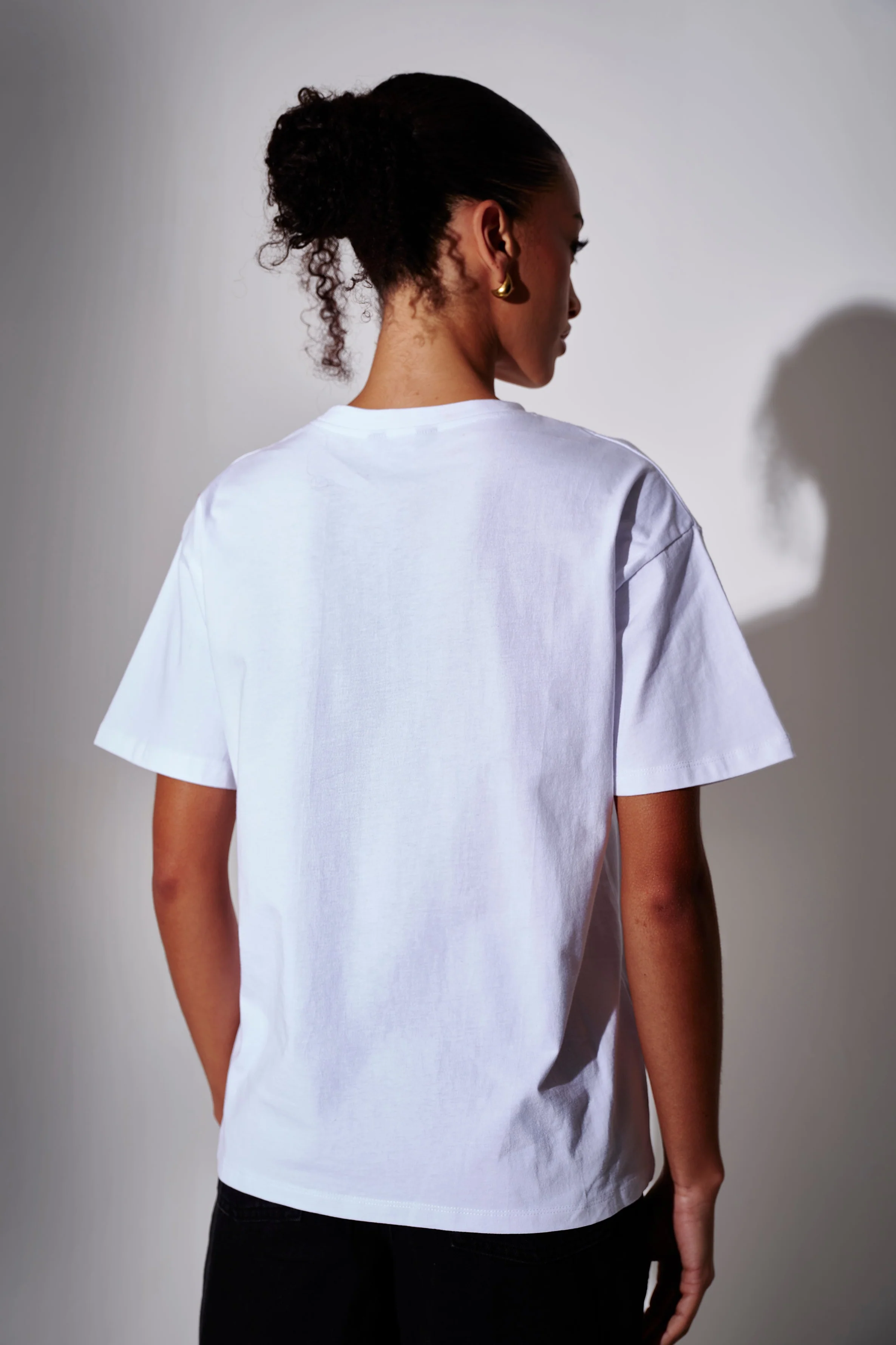 Ski Cocktail Glass Graphic Tee in White - Image 4