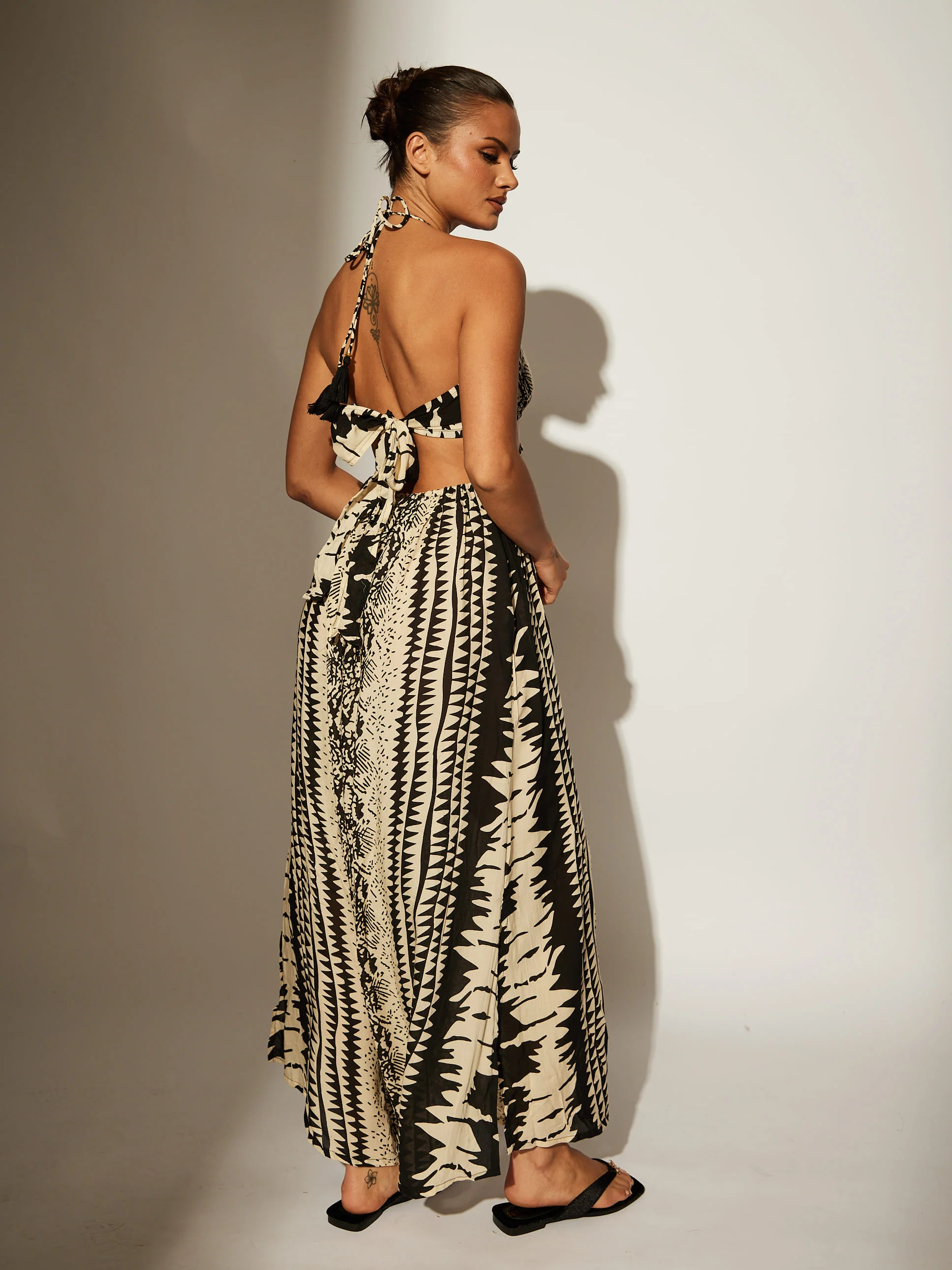 The 'draft' Halterneck cut out Beach Maxi Dress in monochrome - Image 4