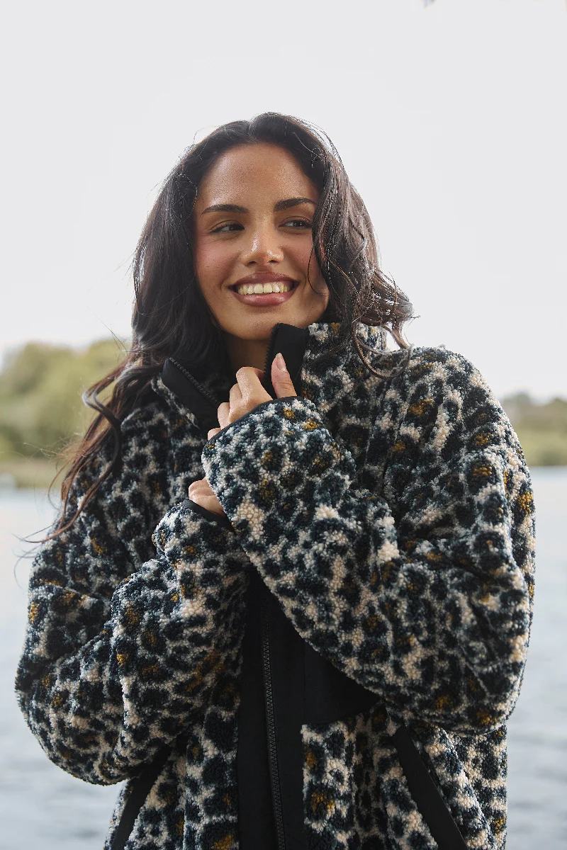 Zip It Borg Oversized Jacket in Leopard - Image 2
